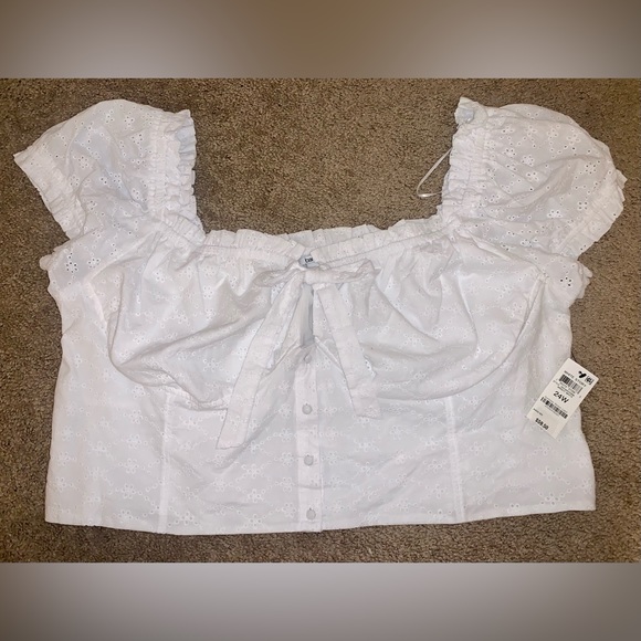 Bar III Tops - NWT BAR III plus size crop top